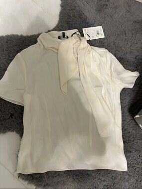 Theory ivory silk Tie-Neck Short Sleeve Blouse